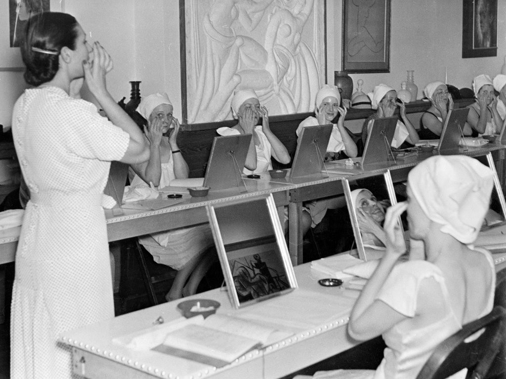 Beauty Class at Helena Rubinstein's New York Salon 1937.
