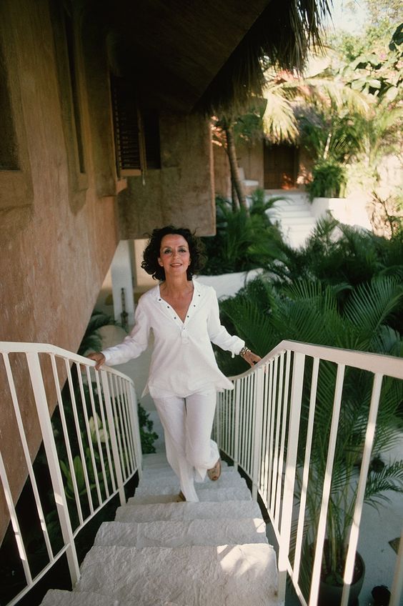Gloria Guinness's Acapulco Home. Slim Aarons 1975