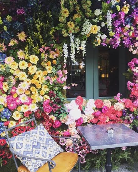 The Ivy Chelsea Garden during Chelsea flower show. Directorio Deco