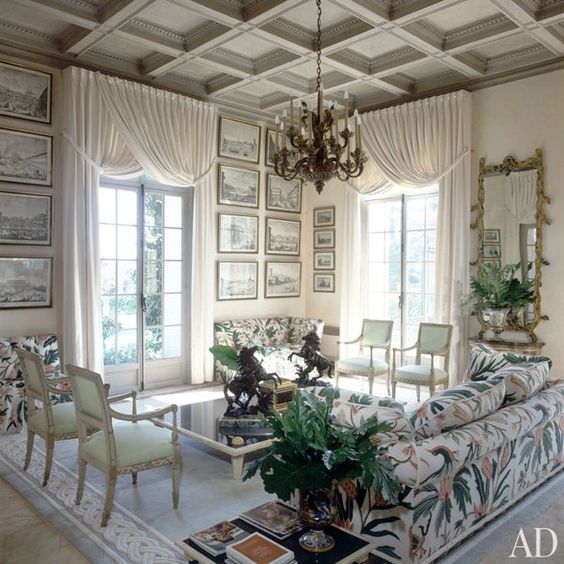 Cap- Ferrat villa by Alberto Pinto. The walls are graced with 18th-century engravings. Directorio Deco by Gloria Gonzalez