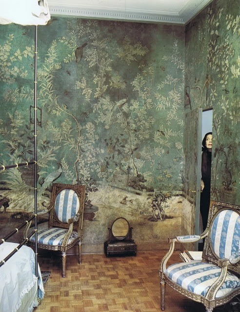 Pauline de Rothschild in her Paris apartment bedroom, shot by Horst for Vogue UK (June 1969) Great jib door