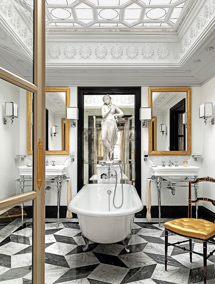 A bathroom in Seville designed by Amaro Sanchez de Moya Elle Decor October 2018