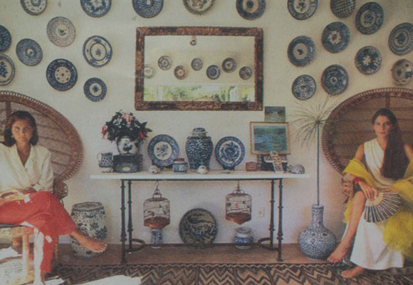 Sylvia and Eugenia Randolph at her home in Sotogrande photgraphed by Slim Aarons | Directorio Deco by Gloria Gonzalez