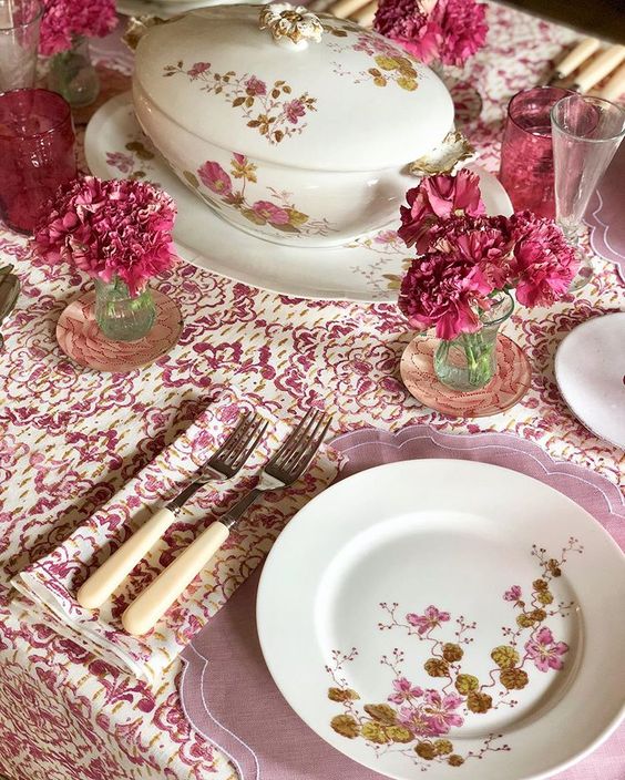 cutter brooks table setting in pink with carnations by amanda brooks