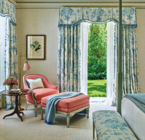 A Palm Beach home by Gil Schafer.Blithfield Parham linen on th curtains 