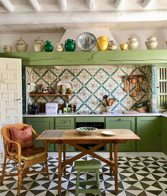 Spanish green kitchen by Javier Gonzalez Sanchez Dalp