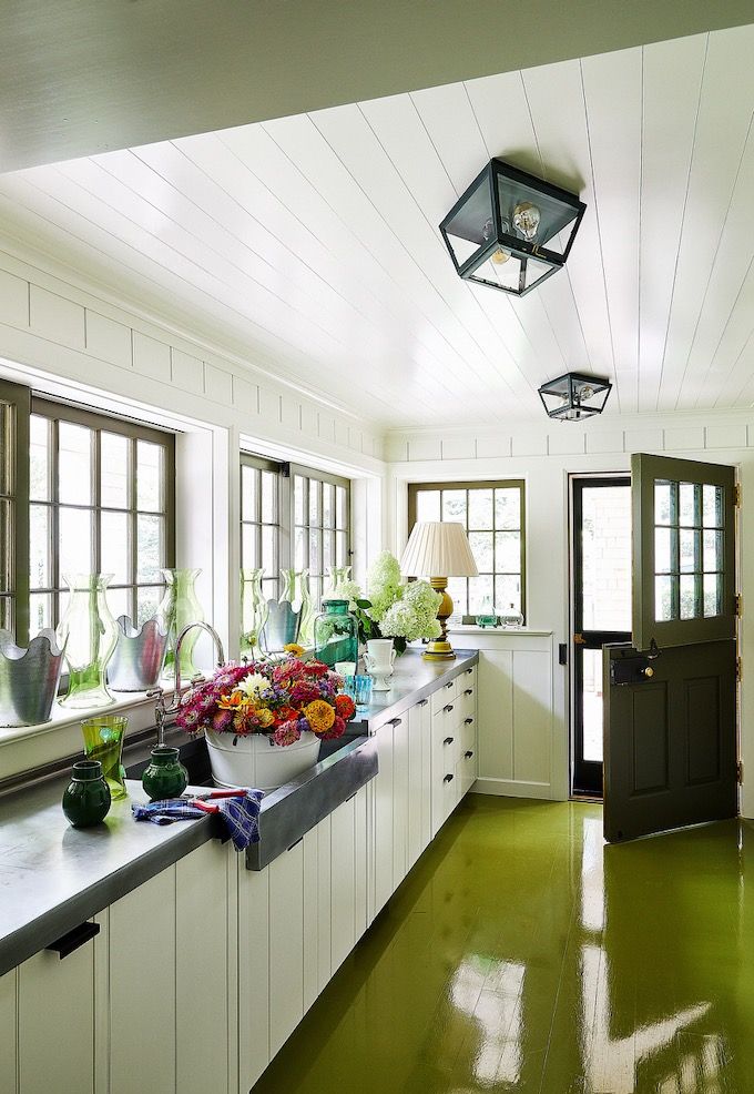 Kate-Rheinstein-Brodskys-Colorful-East-Hampton-Home