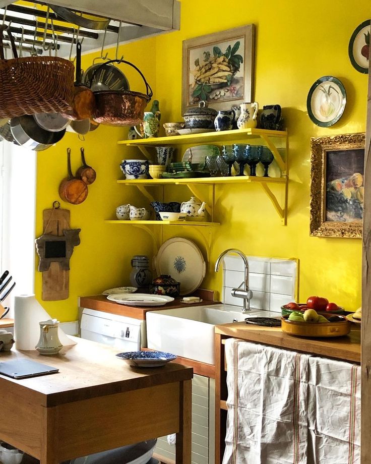 yellow kitchen https://www.instagram.com/jennyroseinnes/