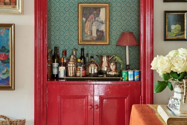 Sarah Vanrenen drinks nook